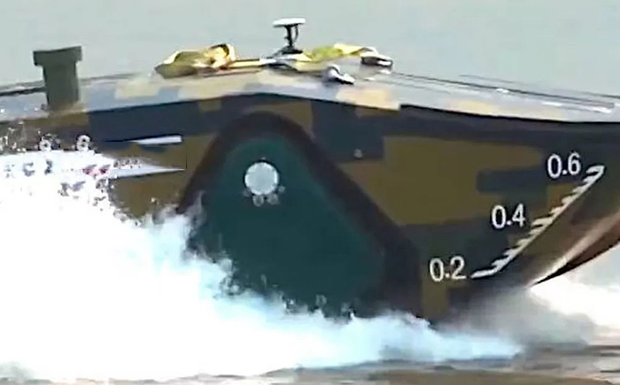 “海上蛟龍”國產兩棲無人戰車驚艷珠海航展！